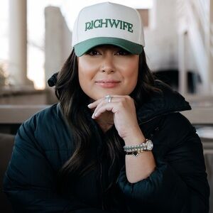 Meet your Posher, Alexis